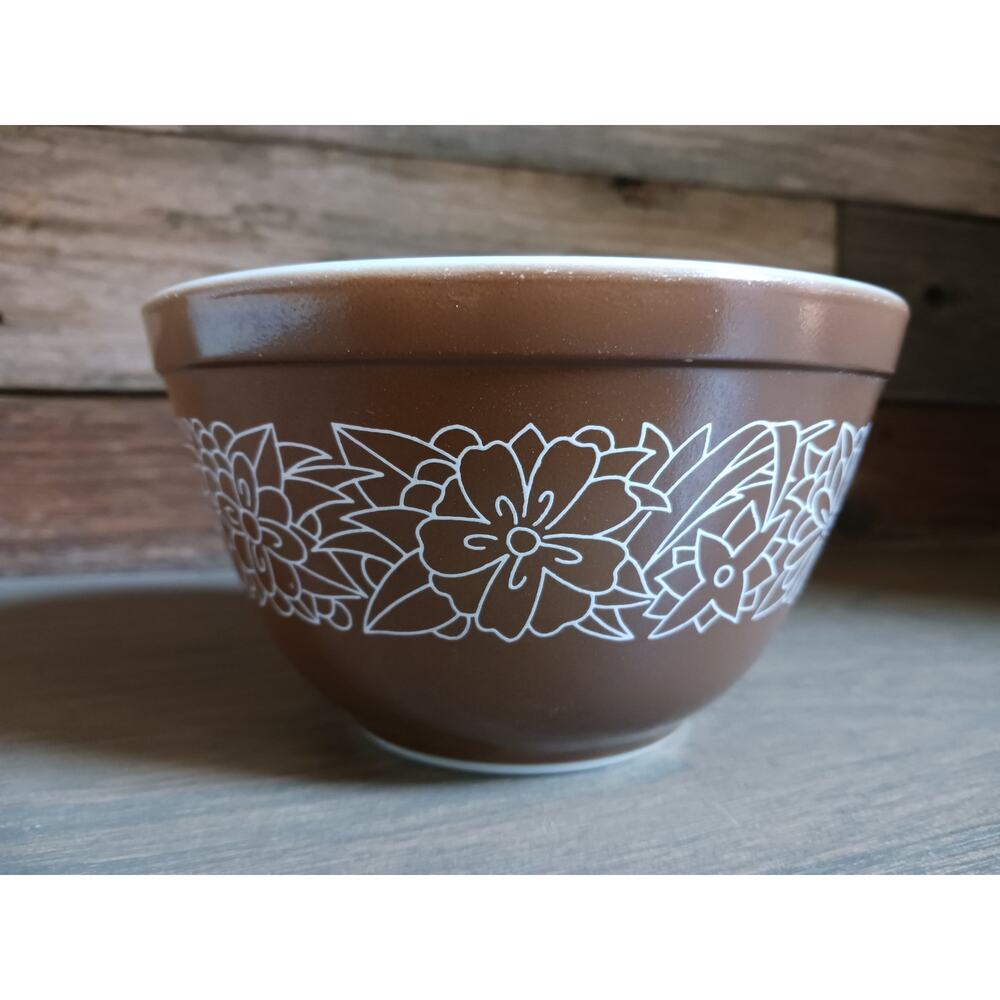 Vintage PYREX Woodland Brown Floral Small 401 Mixing Bowl 1.5 pint - Picture 2 of 6